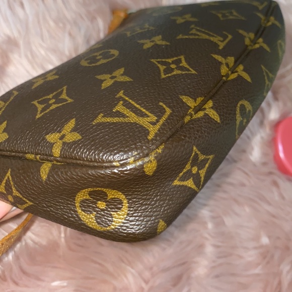 9️⃣5️⃣0️⃣Authentic Louis Vuitton Monogram Accessoires Pochette - Picture 5 of 12